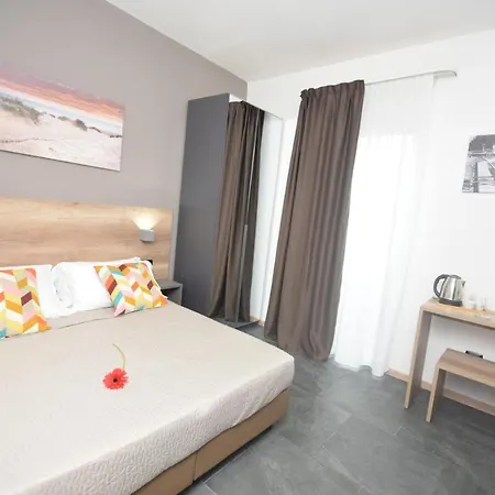 Hotel Crisvan Rimini Exterior photo